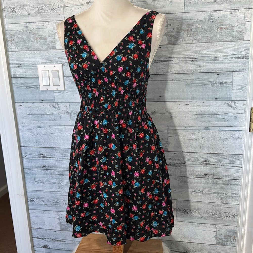 LOVE TREE ROSE FLORAL BLACK DRESS - Picture 3 of 8